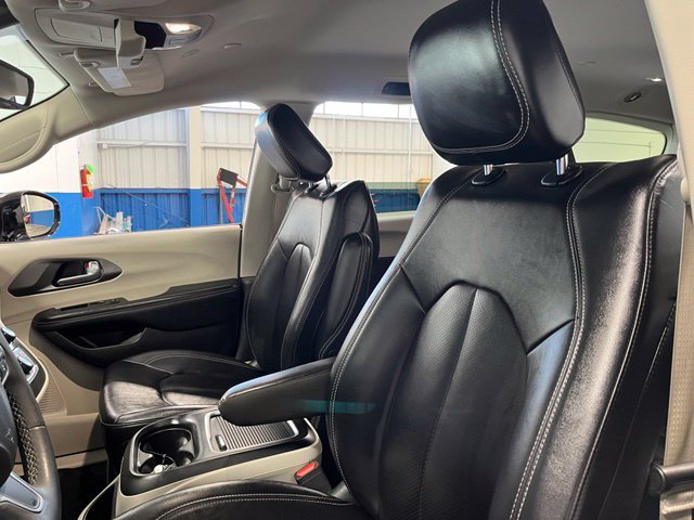 Used 2024 Chrysler Pacifica Limited FWD image 23