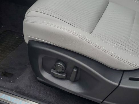 Used 2024 Jaguar E-PACE R-Dynamic SE image 8