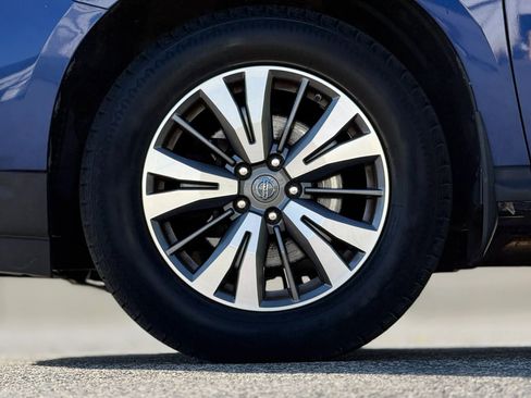 Used 2017 Nissan Pathfinder SV image 19