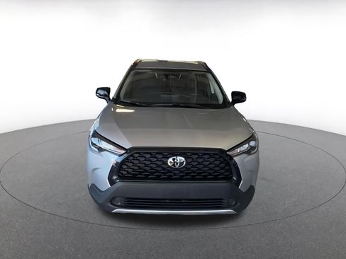 Used 2025 Toyota Corolla Cross LE image 5