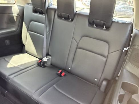 Used 2024 Nissan Pathfinder Platinum AWD/4WD image 18