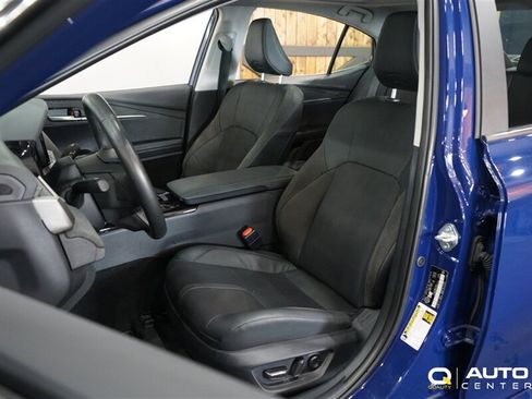 Used 2025 Toyota Camry XLE AWD/4WD image 14