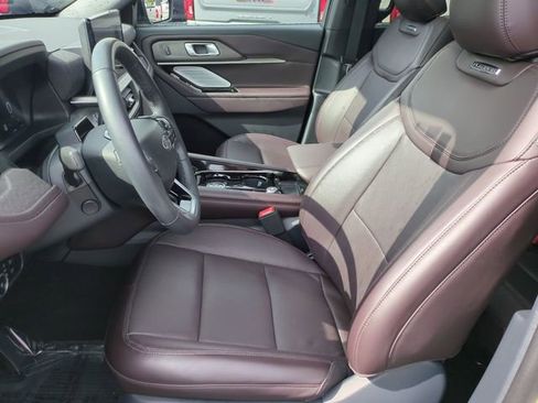 Used 2025 Ford Explorer Platinum RWD image 11