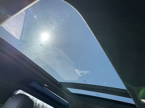 Used 2024 Land Rover Defender 90 S image 22