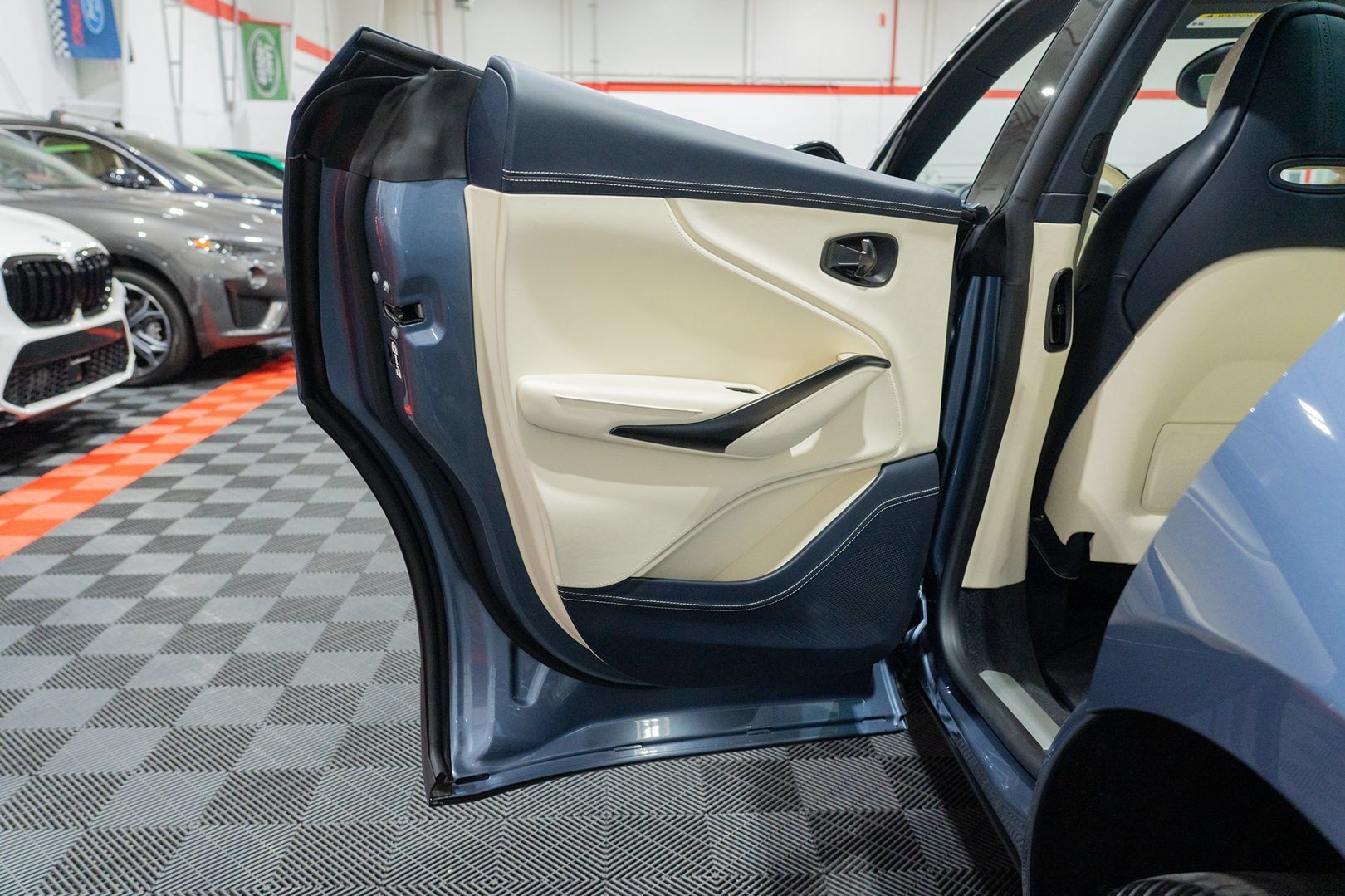 Used 2021 Aston Martin DBX AWD/4WD image 26