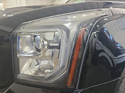 Used 2017 GMC Yukon Denali w/ Open Road Package AWD/4WD image 38
