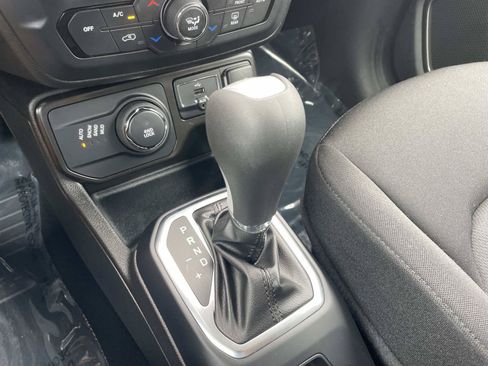 Used 2023 Jeep Renegade Latitude AWD/4WD image 25