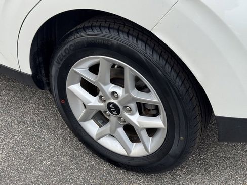 Certified 2023 Kia Soul LX w/ LX Technology Package image 6