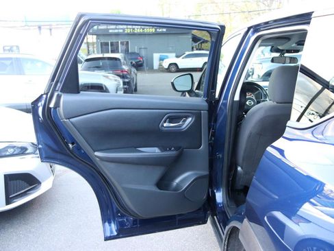 Used 2024 Nissan Rogue SV image 24