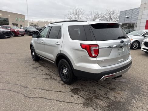 Used 2016 Ford Explorer XLT w/ Equipment Group 202A image 7