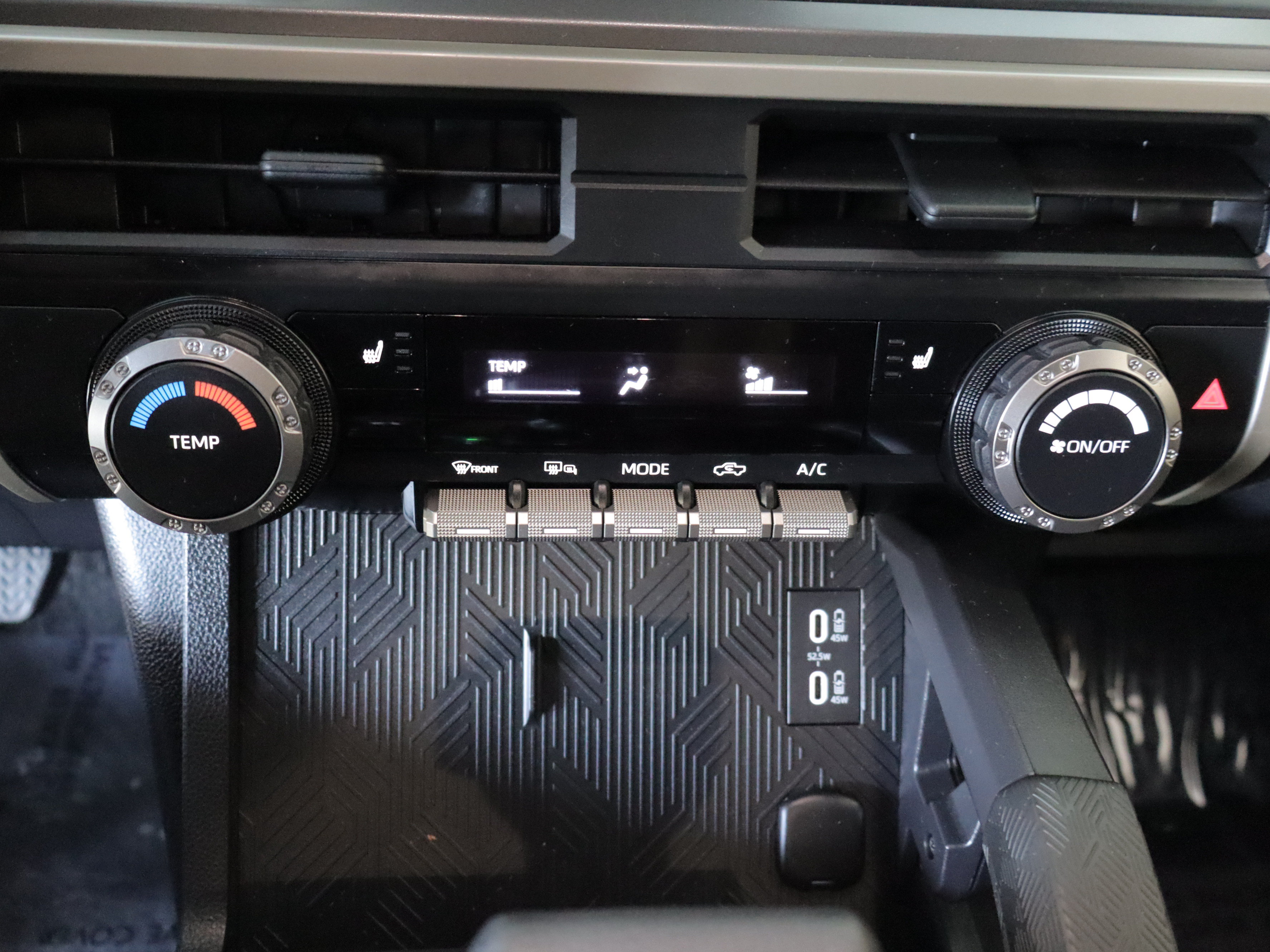 Used 2024 Toyota Tacoma SR5 AWD/4WD image 18