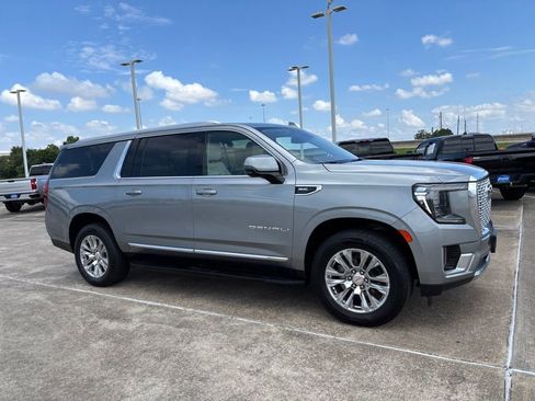 Used 2023 GMC Yukon XL Denali AWD/4WD image 6