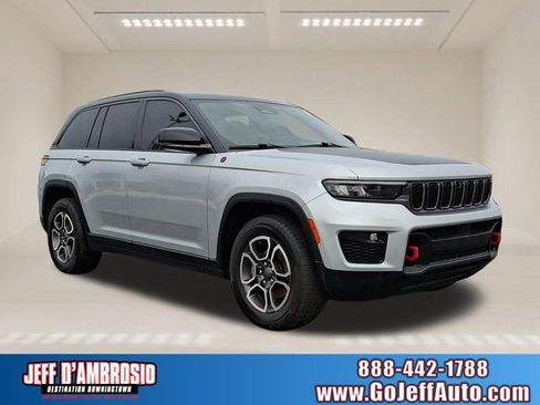 Used 2022 Jeep Grand Cherokee Trailhawk image 1