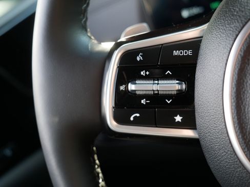 Certified 2025 Kia Carnival SX Prestige FWD image 28