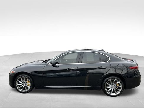 Used 2017 Alfa Romeo Giulia Base image 9