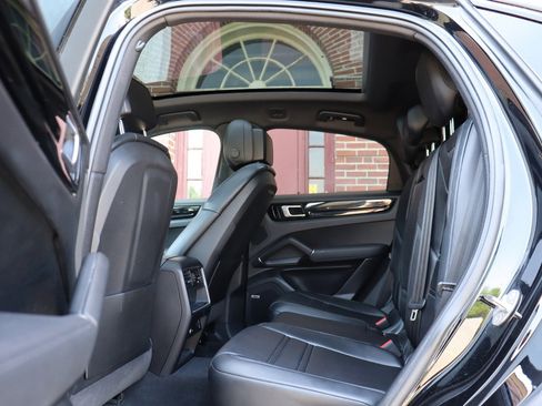 Used 2021 Porsche Cayenne Coupe AWD/4WD image 13