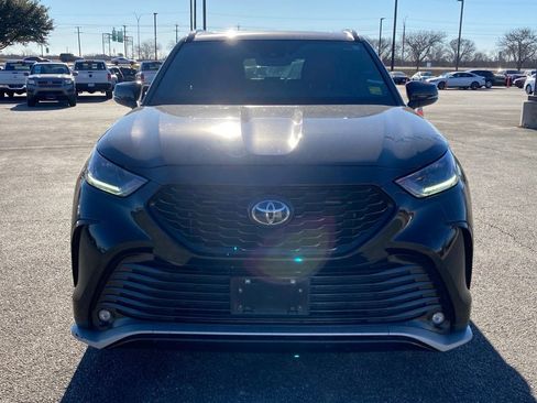 Used 2023 Toyota Highlander XSE image 2