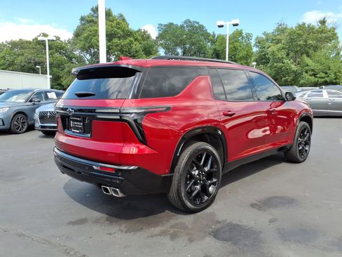 Used 2025 Chevrolet Traverse RS AWD/4WD image 7