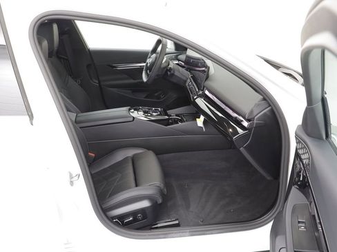 Certified 2025 BMW i5 xDrive40 w/ Premium Package AWD/4WD image 21