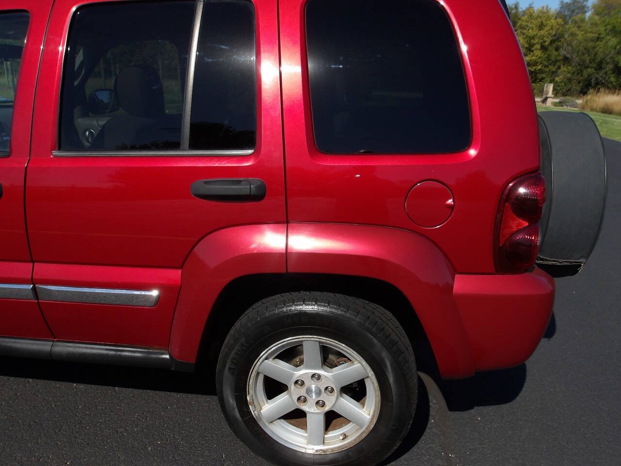 Used 2005 Jeep Liberty Limited AWD/4WD image 36