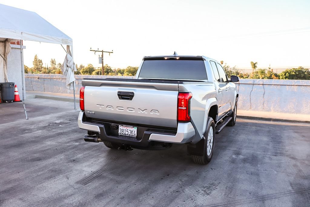 Used 2025 Toyota Tacoma SR5 AWD/4WD image 9