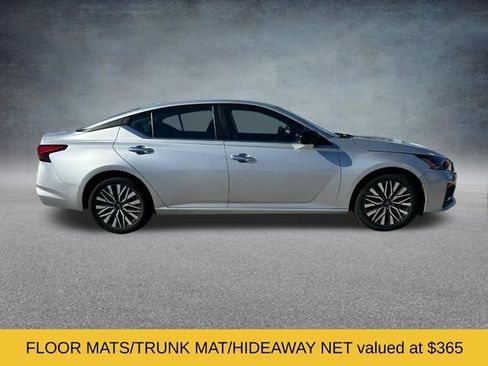 Used 2024 Nissan Altima 2.5 SV FWD image 2