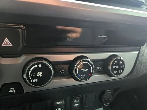 Used 2018 Toyota Tacoma 4x4 Double Cab image 16