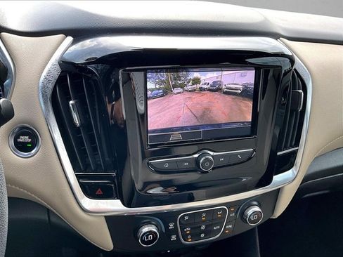 Used 2022 Chevrolet Traverse LS FWD image 23