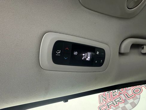 Used 2019 Chrysler Pacifica Limited image 40