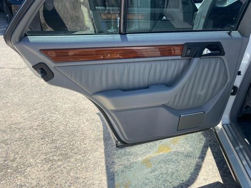 Used 1992 Mercedes-Benz 300 E 3.0 image 13