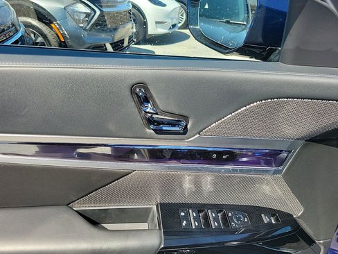 Used 2024 BMW 760i xDrive 760i xDrive w/ Premium Package image 40