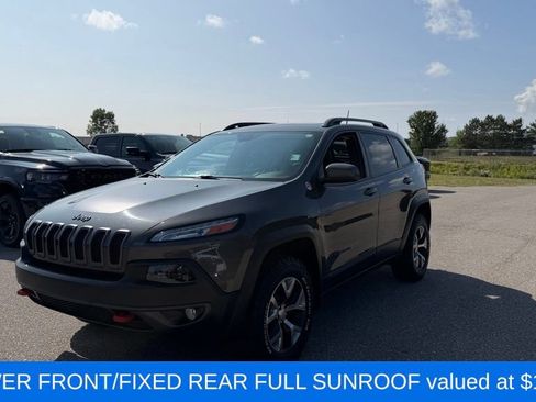 Used 2017 Jeep Cherokee Trailhawk w/ Comfort/Convenience Group AWD/4WD image 3