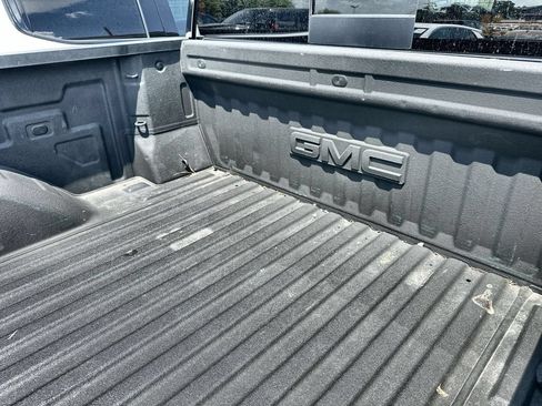 Used 2019 GMC Sierra 1500 SLT AWD/4WD image 17
