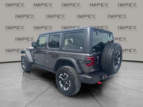 Used 2025 Jeep Wrangler Unlimited Rubicon w/ Convenience Group AWD/4WD image 2