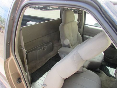 Used 2003 GMC Sonoma SLS w/ SLS Preferred Equipment Group image 14