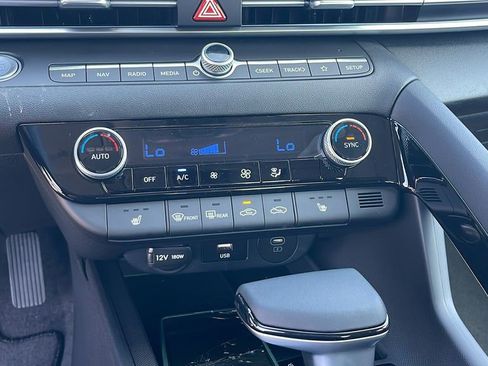 New 2025 Hyundai Elantra Limited image 20
