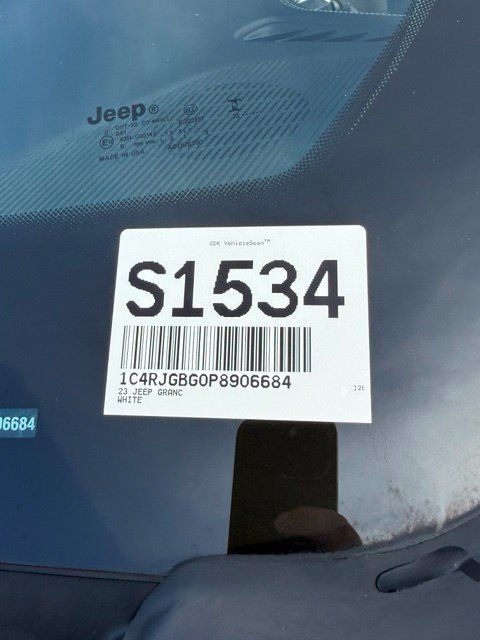 Used 2023 Jeep Grand Cherokee Limited w/ Black Appearance Package RWD image 35