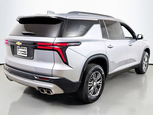 Certified 2025 Chevrolet Traverse LT FWD image 4