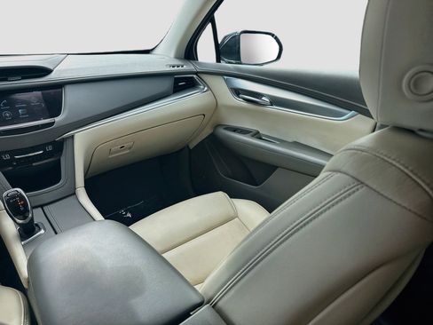Used 2019 Cadillac XT5 Luxury FWD image 21
