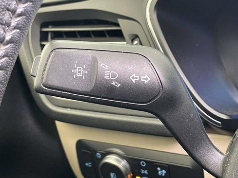 Used 2020 Ford Escape Titanium AWD/4WD image 36