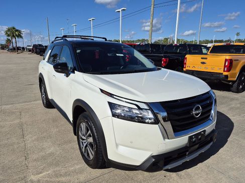Used 2024 Nissan Pathfinder SL image 13