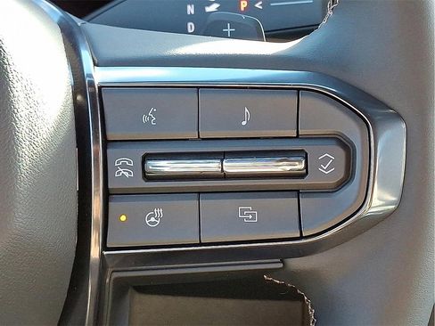 Used 2025 GMC Yukon AT4 w/ AT4 Premium Package image 23