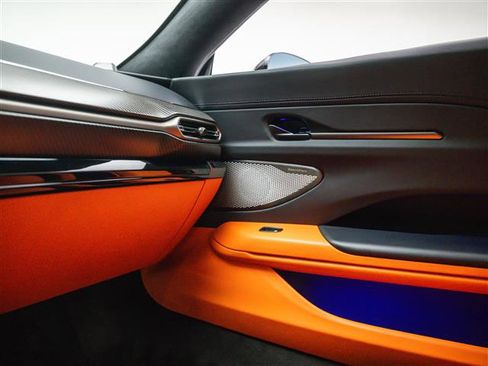 Used 2025 Aston Martin V8 Vantage Coupe image 28