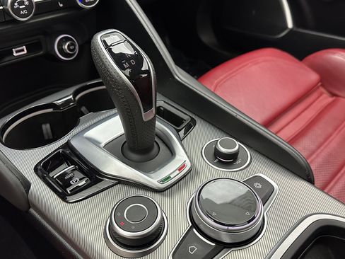 Used 2022 Alfa Romeo Giulia Veloce image 16