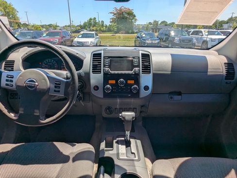 Used 2016 Nissan Frontier SV w/ SV Value Truck Package AWD/4WD image 14