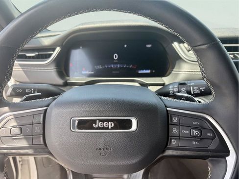 Used 2023 Jeep Grand Cherokee Altitude RWD image 22