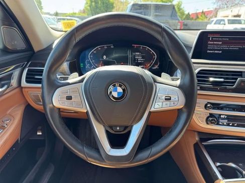 Used 2021 BMW 740i xDrive w/ Luxury Rear Seating Package AWD/4WD image 17