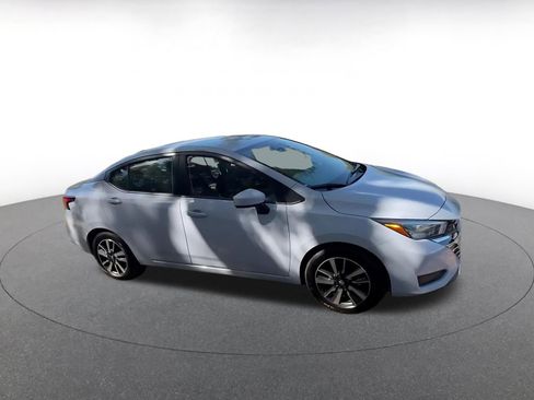 Used 2025 Nissan Versa SV image 2