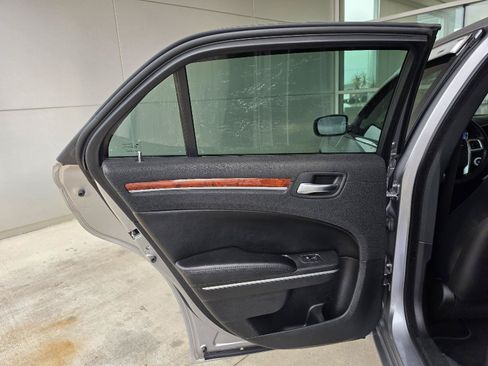 Used 2013 Chrysler 300 w/ Driver Convenience Group RWD image 16
