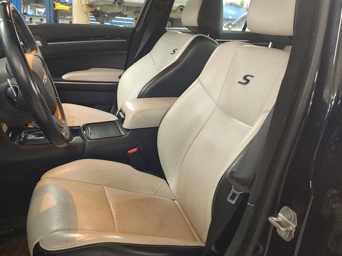 Used 2018 Chrysler 300 S w/ 300S Premium Group image 2